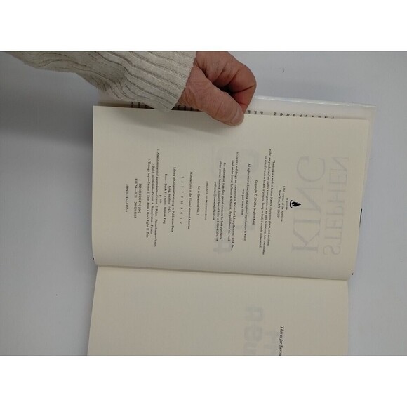 From A Buick 8 Stephen King Hardcover Book LIKE NEW - Picture 6 of 7